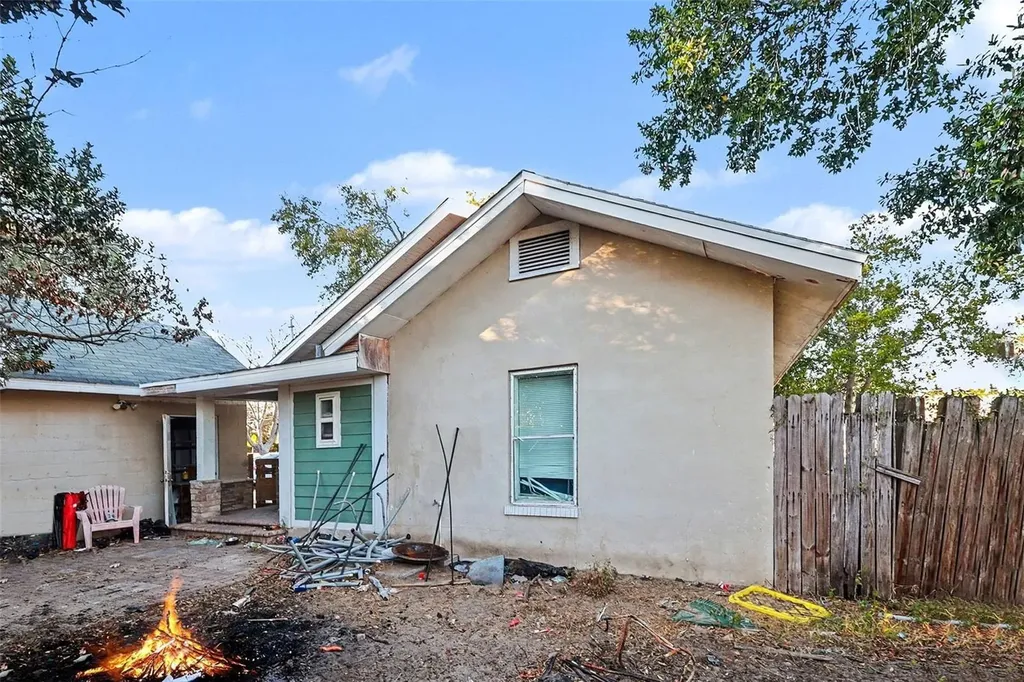 1054 State Road 60 E Lake Wales FL 33853