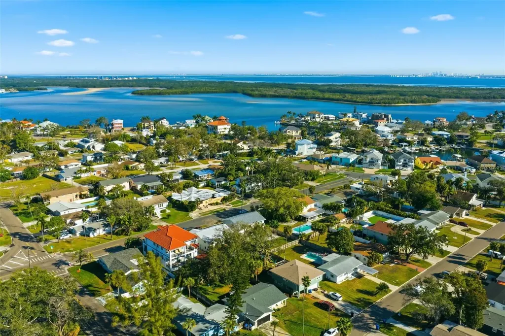 1826 Nebraska Avenue NE St Petersburg FL 33703