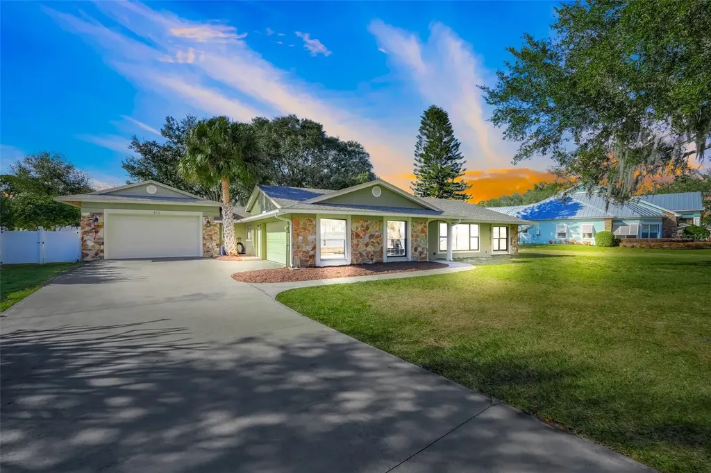 3111 Lakeshore Drive Mount Dora FL 32757