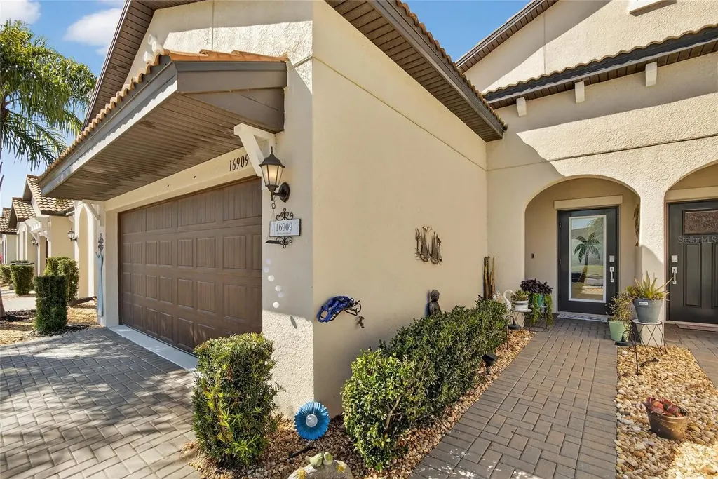 16909 April Plush Drive Wimauma FL 33598