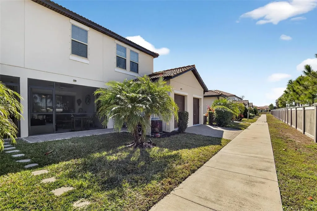 16909 April Plush Drive Wimauma FL 33598