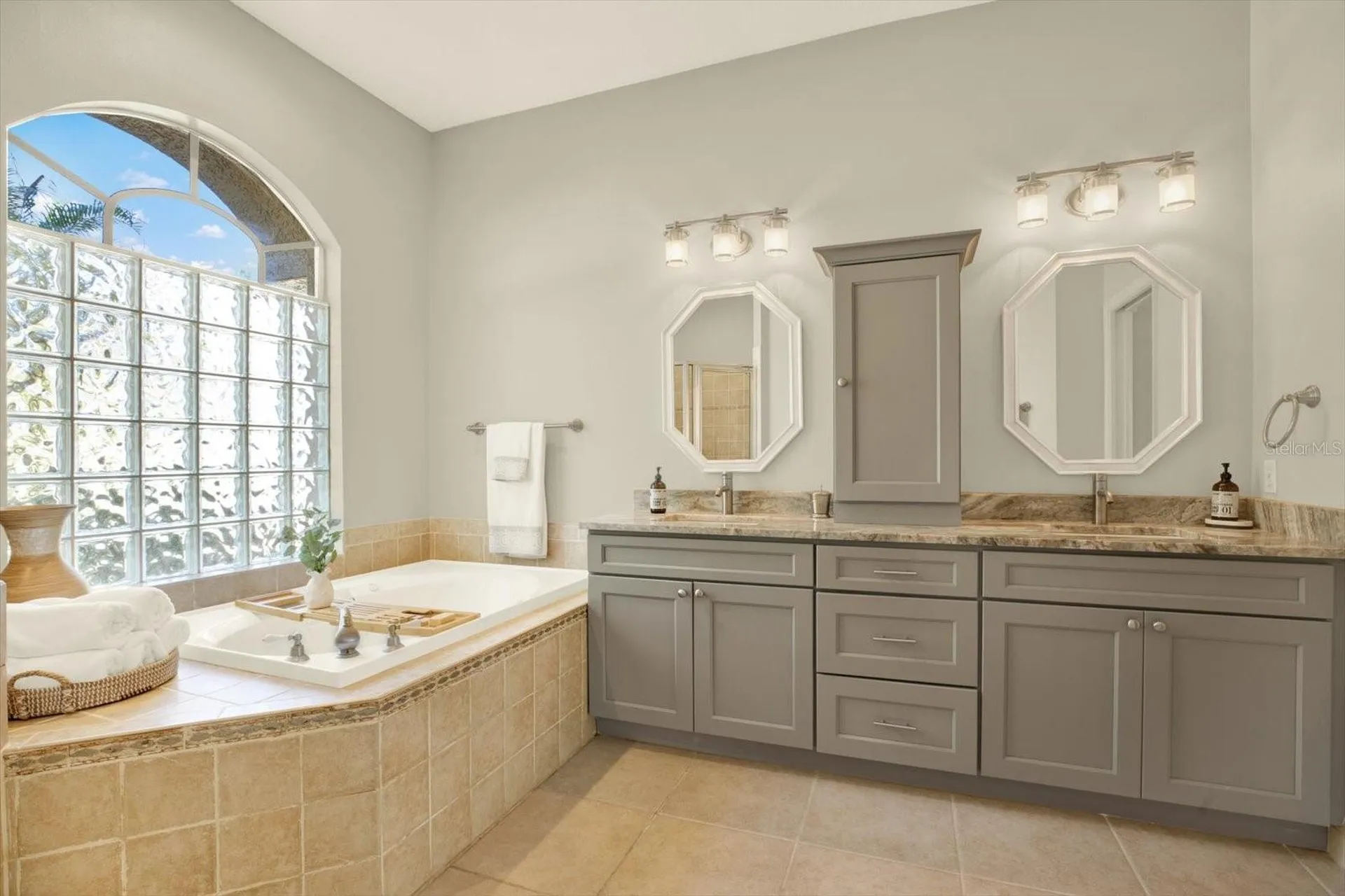 17217 Tiffany Shore Drive Lutz FL 33549