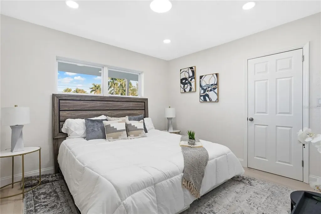 214 45th Avenue NE St Petersburg FL 33703