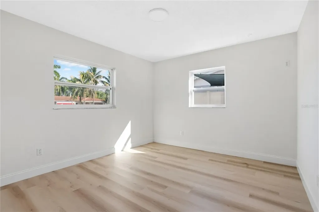 214 45th Avenue NE St Petersburg FL 33703