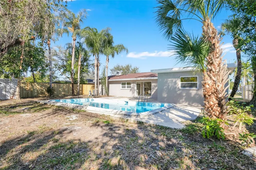 214 45th Avenue NE St Petersburg FL 33703