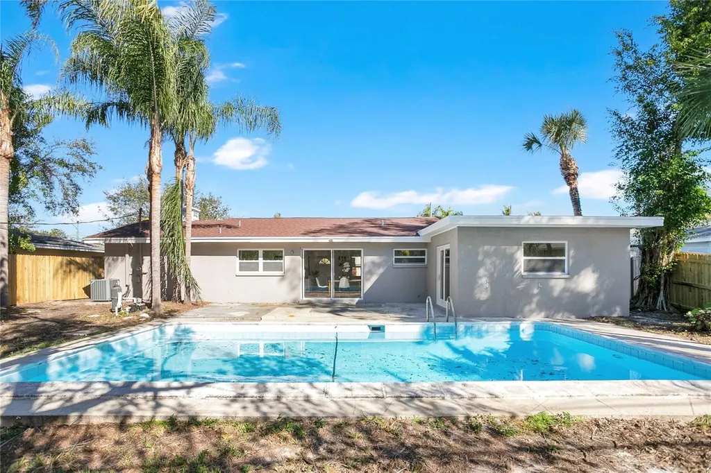 214 45th Avenue NE St Petersburg FL 33703
