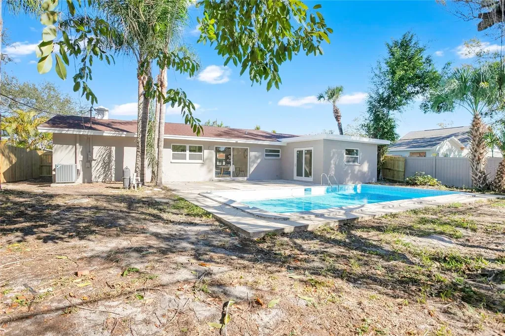 214 45th Avenue NE St Petersburg FL 33703