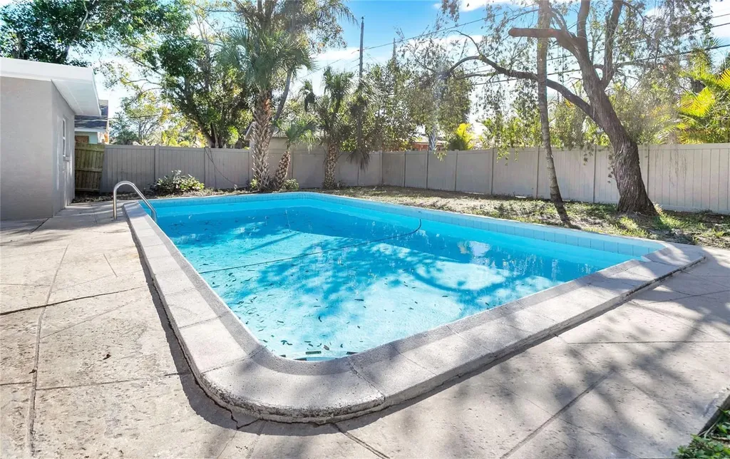 214 45th Avenue NE St Petersburg FL 33703