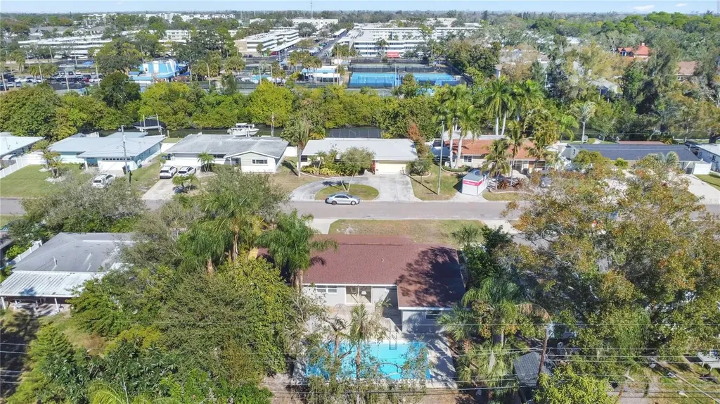 214 45th Avenue NE St Petersburg FL 33703