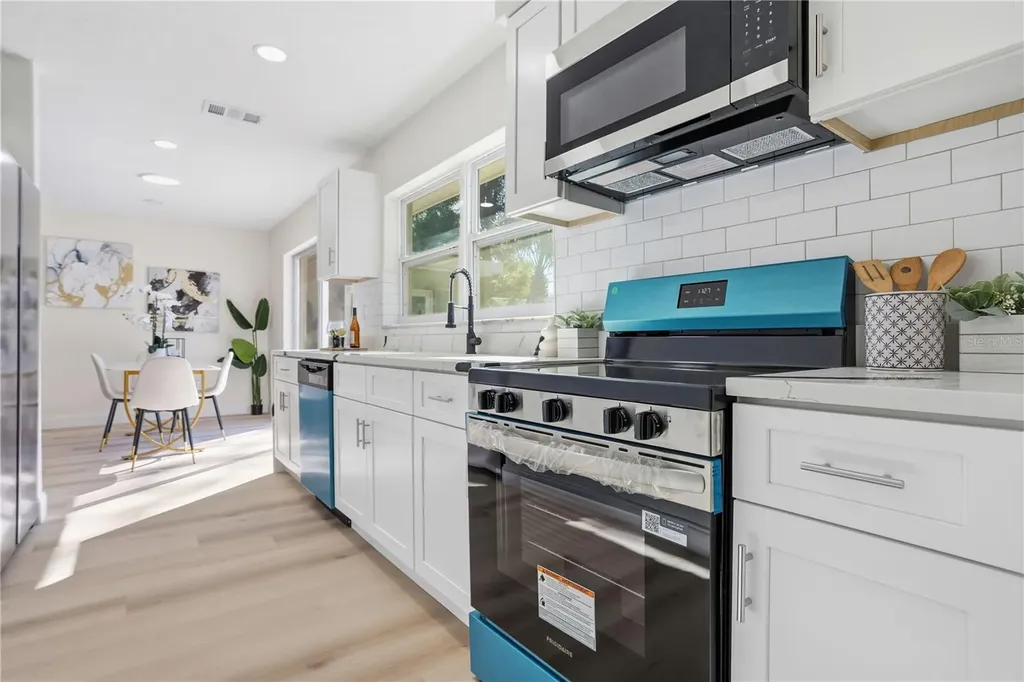 214 45th Avenue NE St Petersburg FL 33703