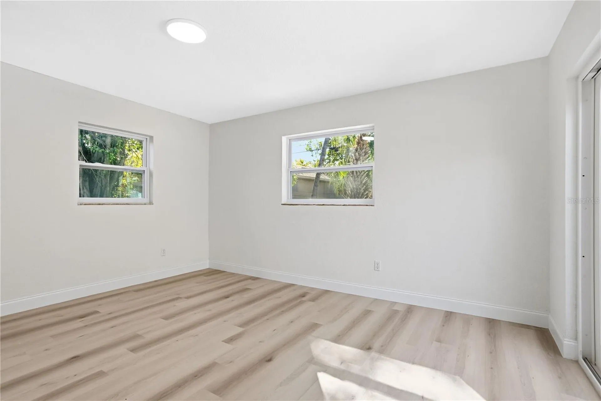 214 45th Avenue NE St Petersburg FL 33703