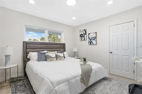 214 45th Avenue NE St Petersburg FL 33703
