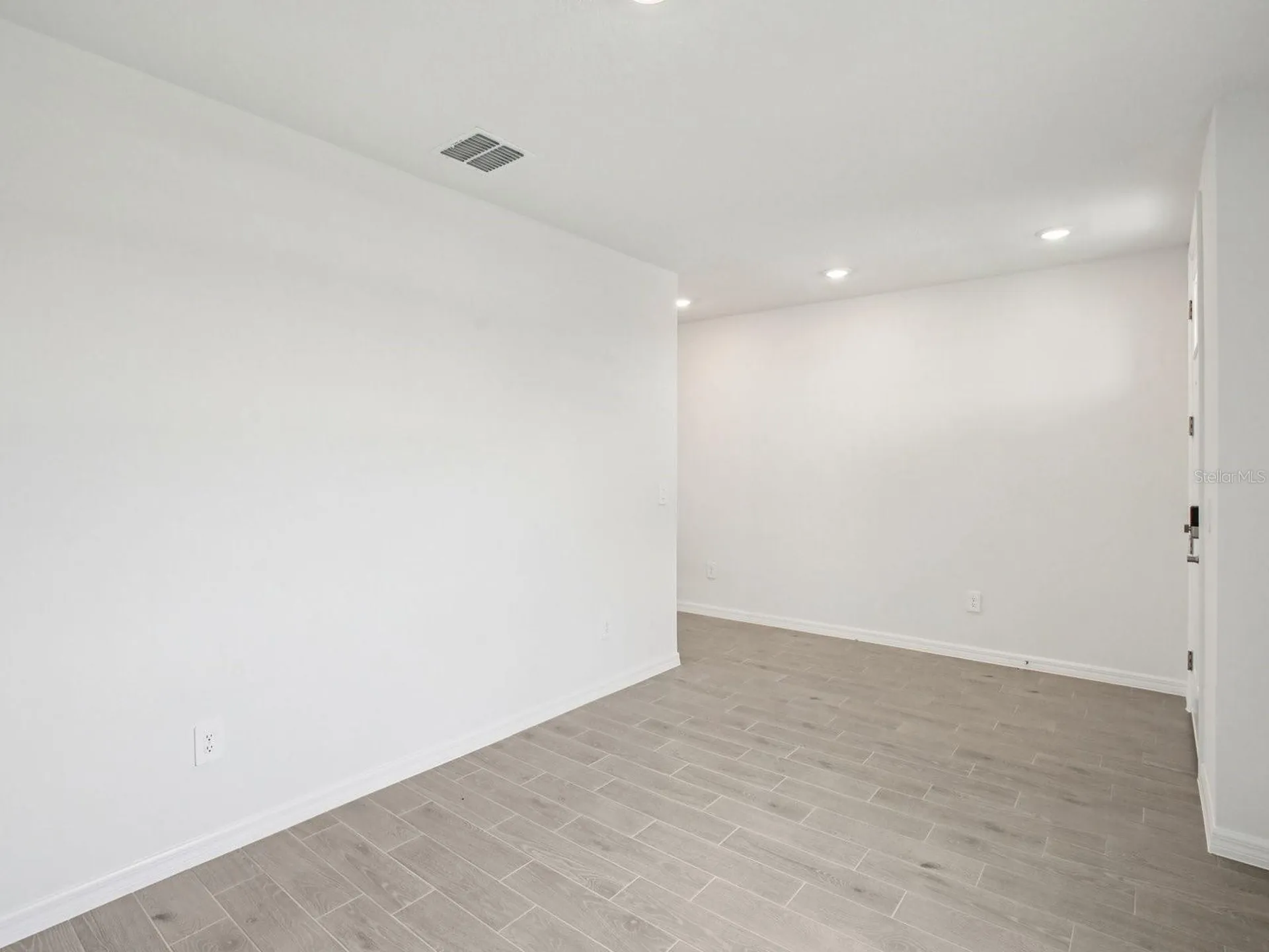 1887 Draughton Drive Zephyrhills FL 33541