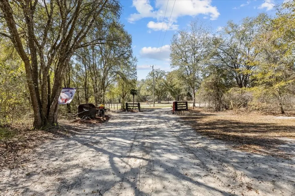 775 SW Choctaw Avenue Fort White FL 32038
