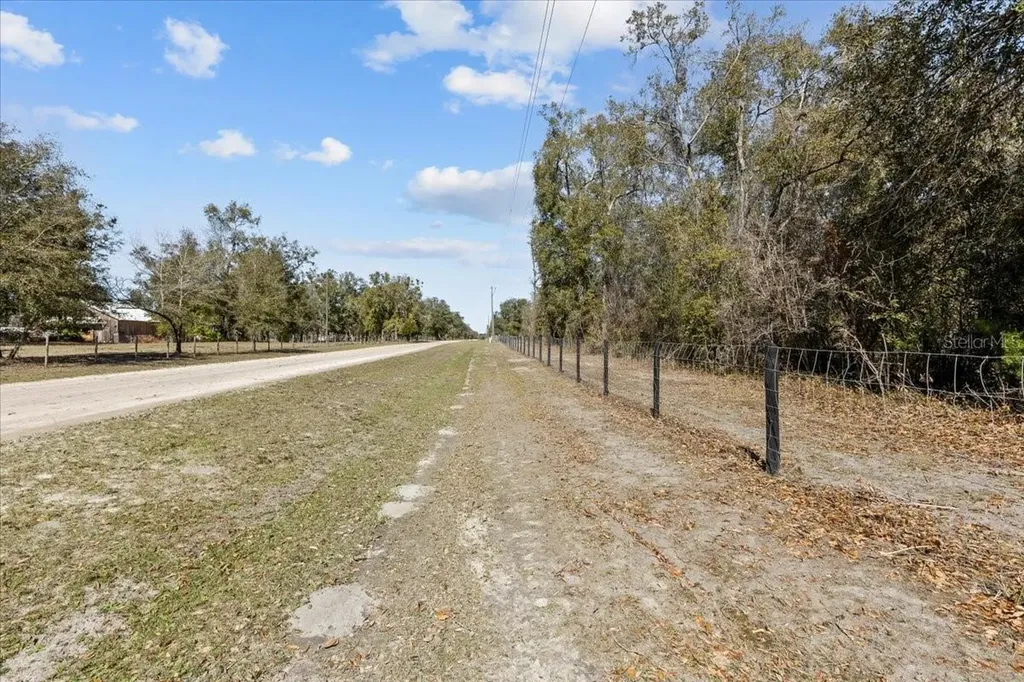 775 SW Choctaw Avenue Fort White FL 32038