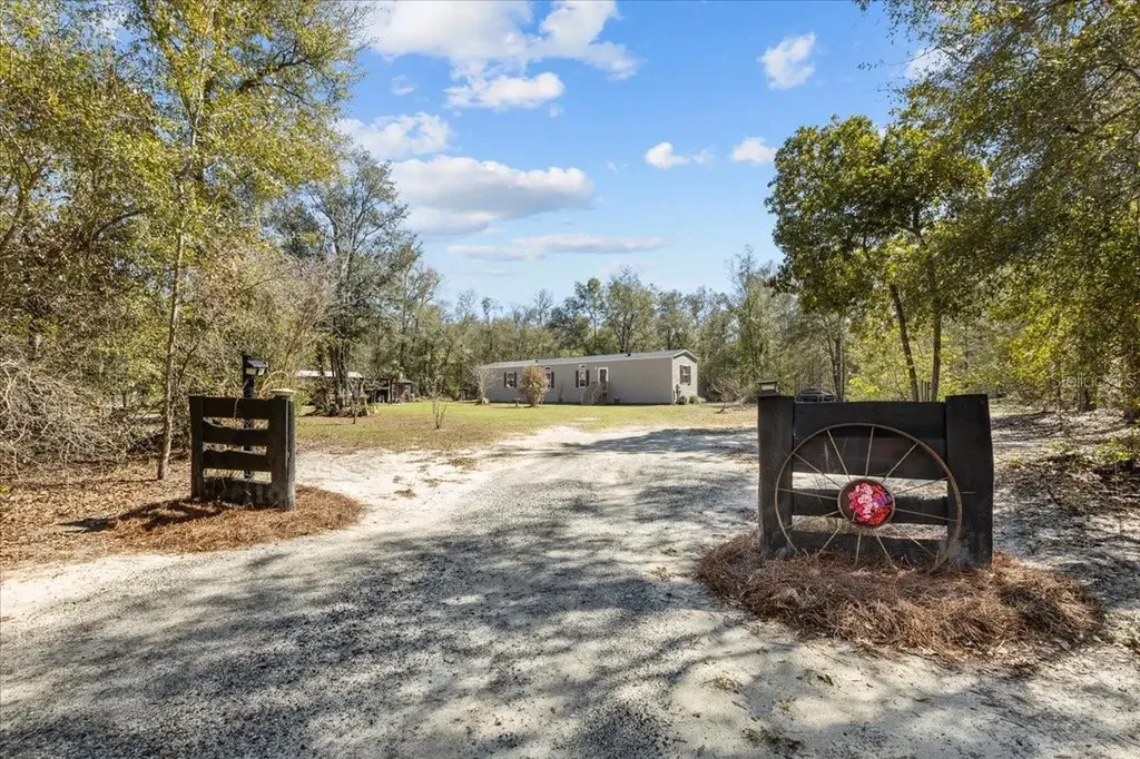 775 SW Choctaw Avenue Fort White FL 32038