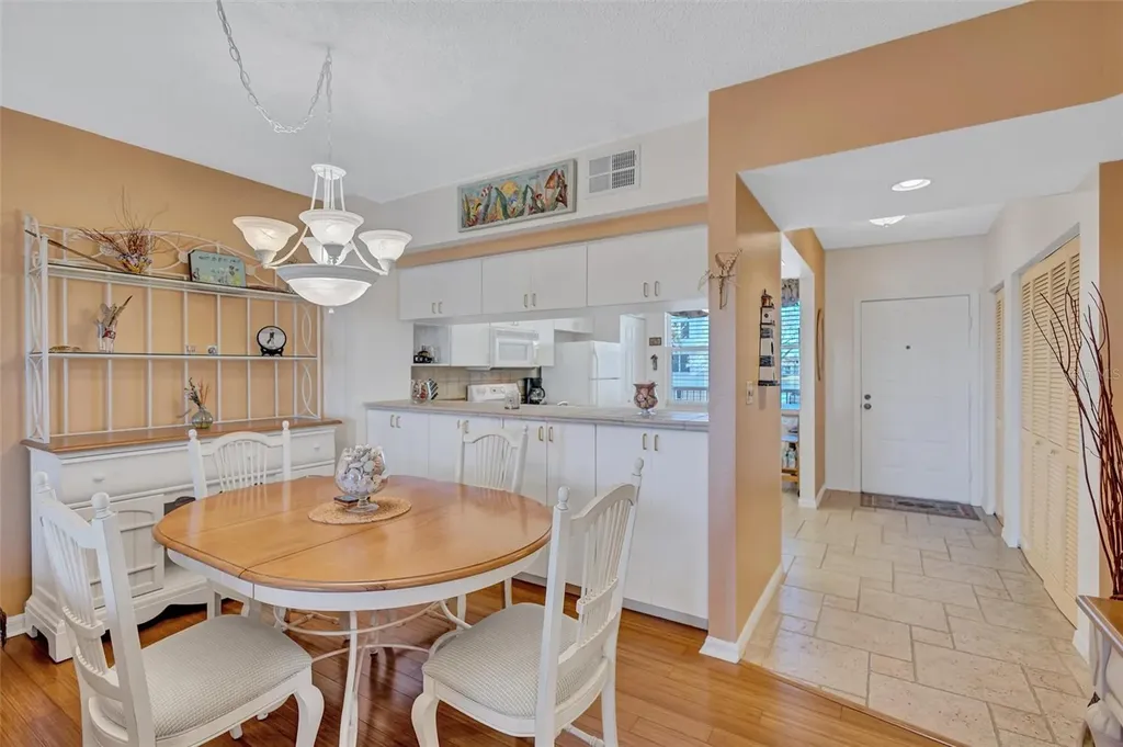 6475 Shoreline Drive St Petersburg FL 33708