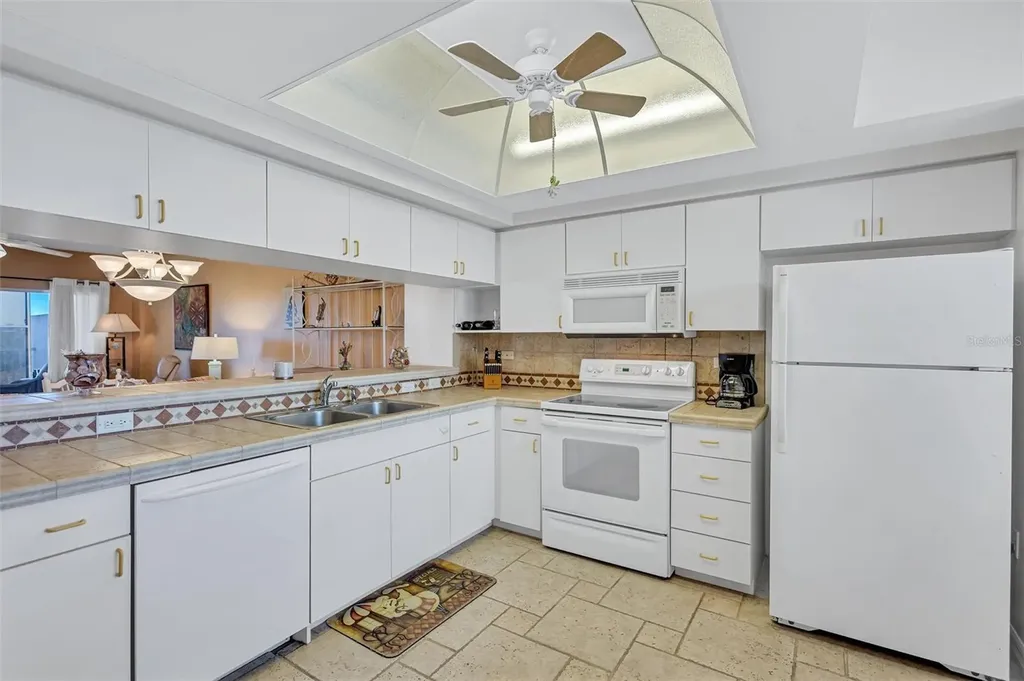 6475 Shoreline Drive St Petersburg FL 33708