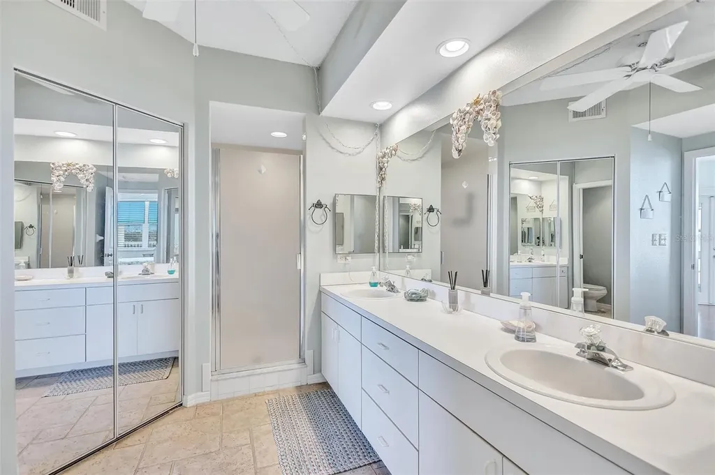 6475 Shoreline Drive St Petersburg FL 33708