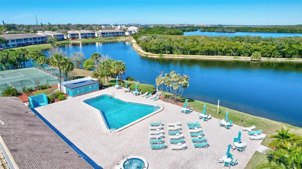 6475 Shoreline Drive St Petersburg FL 33708