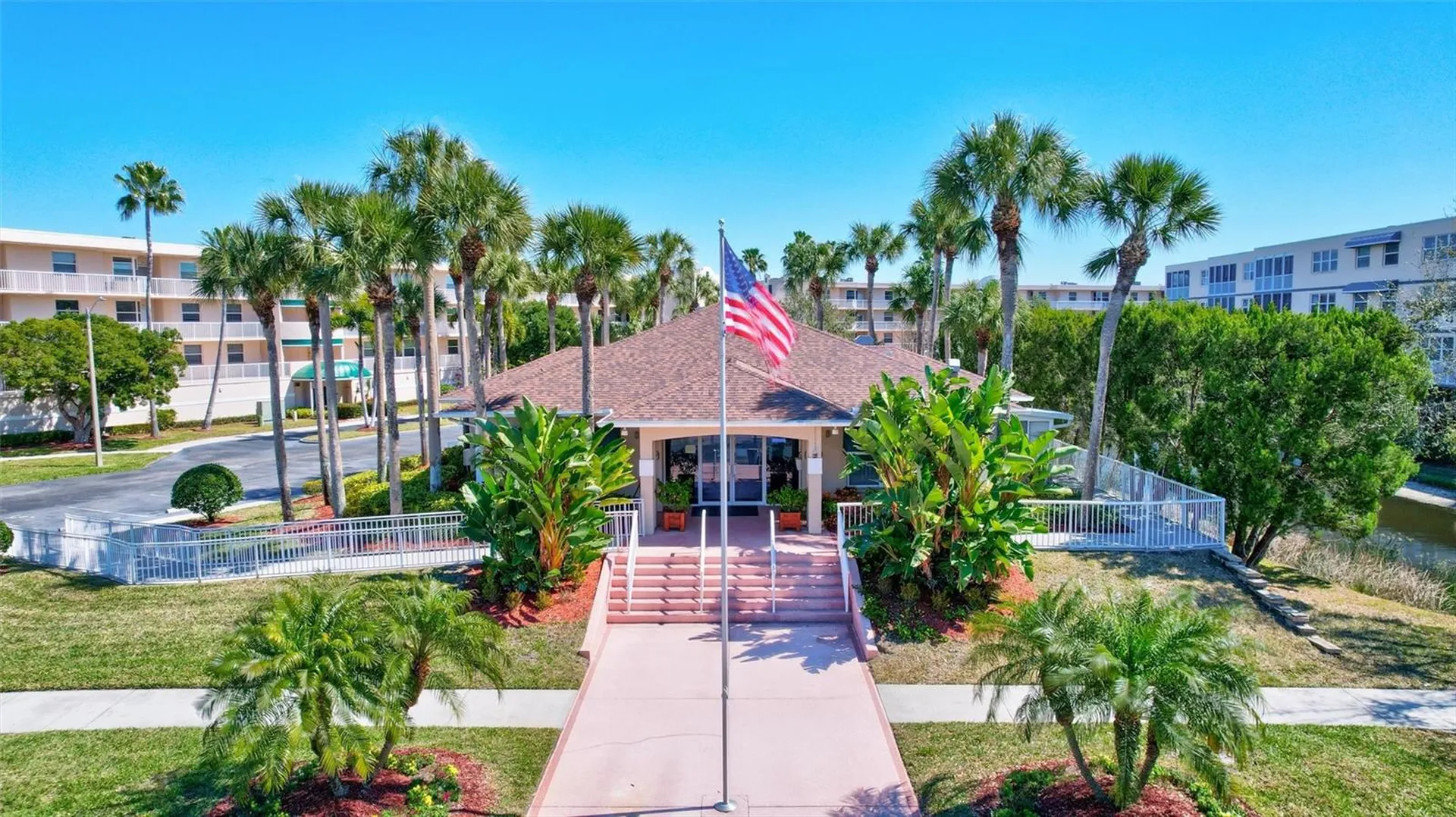 6475 Shoreline Drive St Petersburg FL 33708