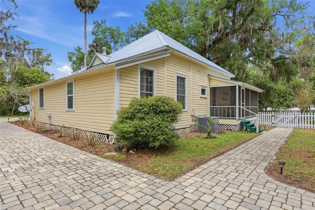 6070 Avenue F Mc Intosh FL 32664