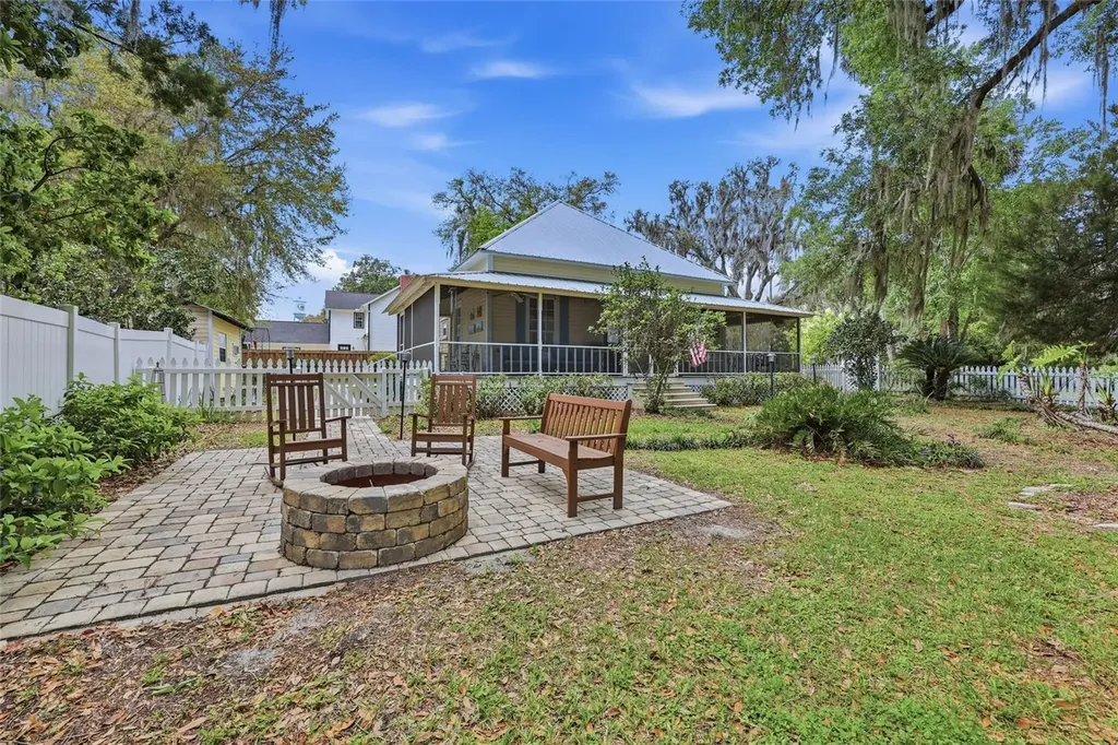 6070 Avenue F Mc Intosh FL 32664