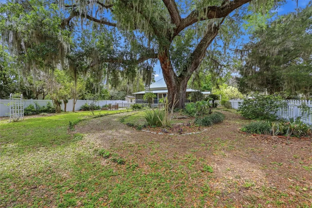 6070 Avenue F Mc Intosh FL 32664