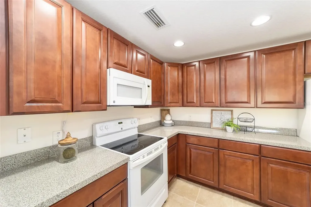5076 Neptune Circle Oxford FL 34484