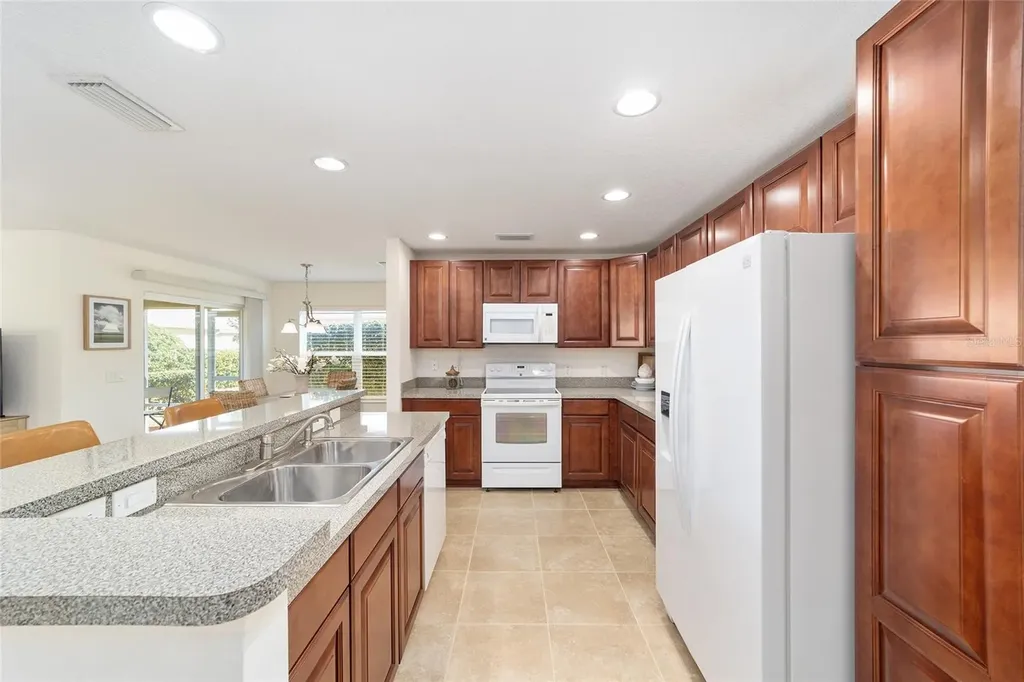 5076 Neptune Circle Oxford FL 34484