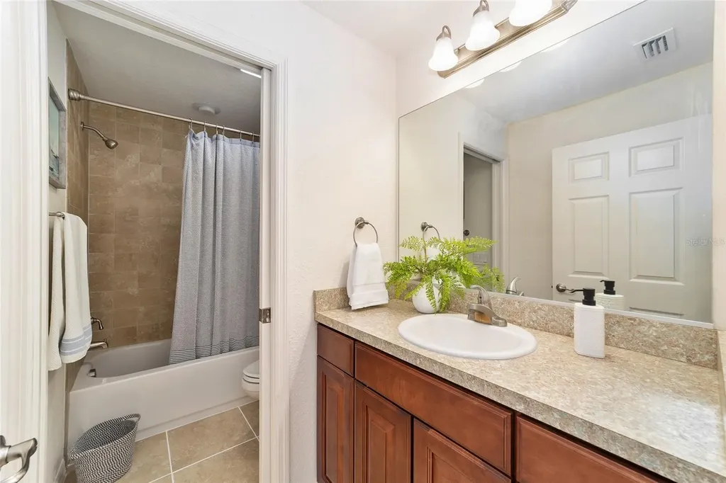 5076 Neptune Circle Oxford FL 34484