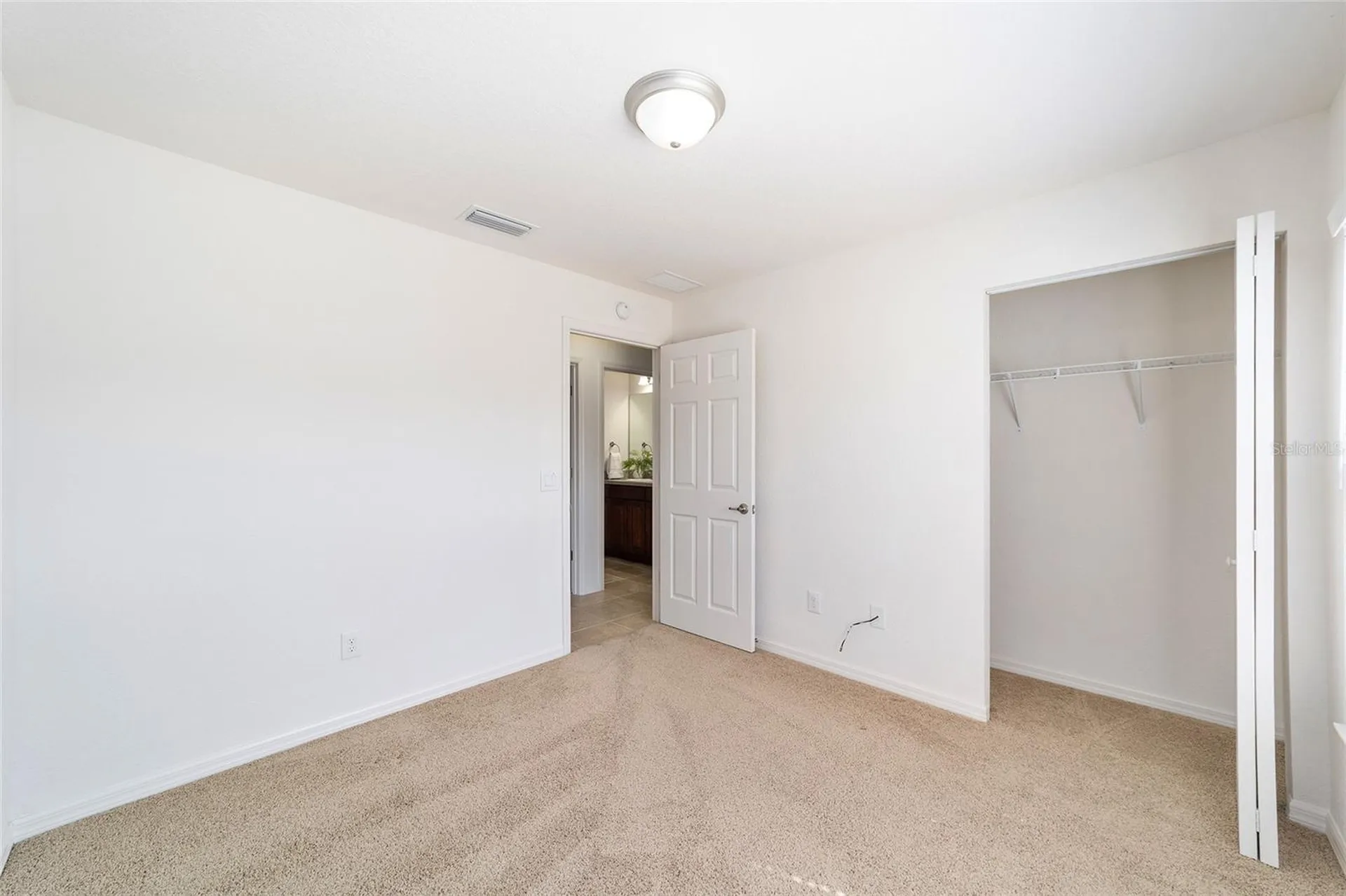 5076 Neptune Circle Oxford FL 34484