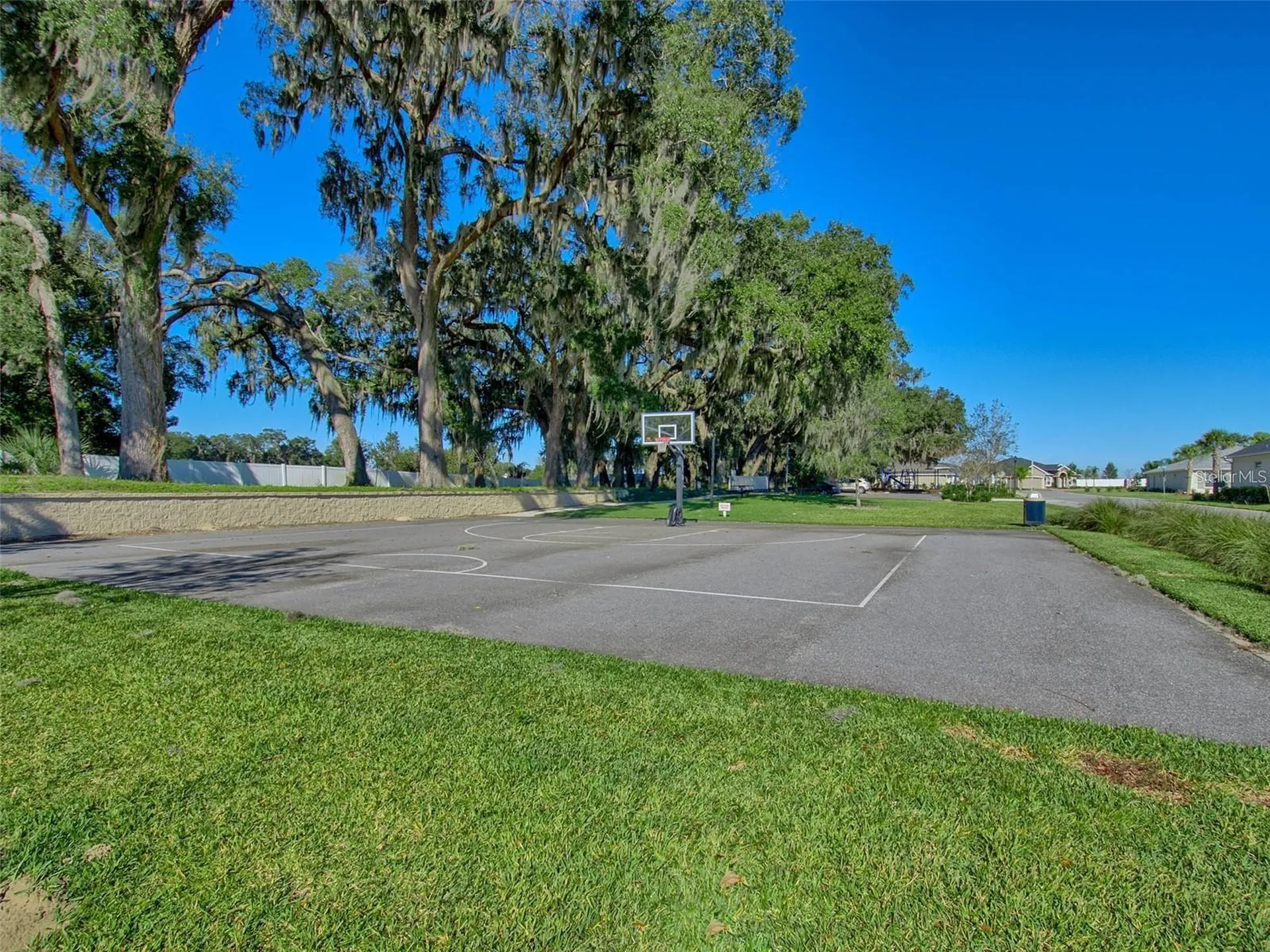 5076 Neptune Circle Oxford FL 34484