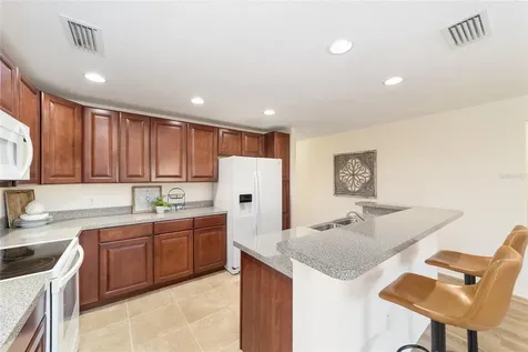 5076 Neptune Circle Oxford FL 34484