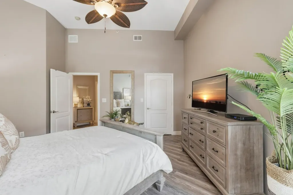 808 3rd Avenue W Bradenton FL 34205