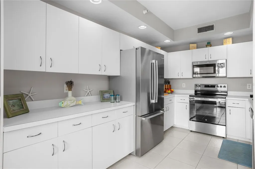 4750 Dolphin Cay Lane S St Petersburg FL 33711