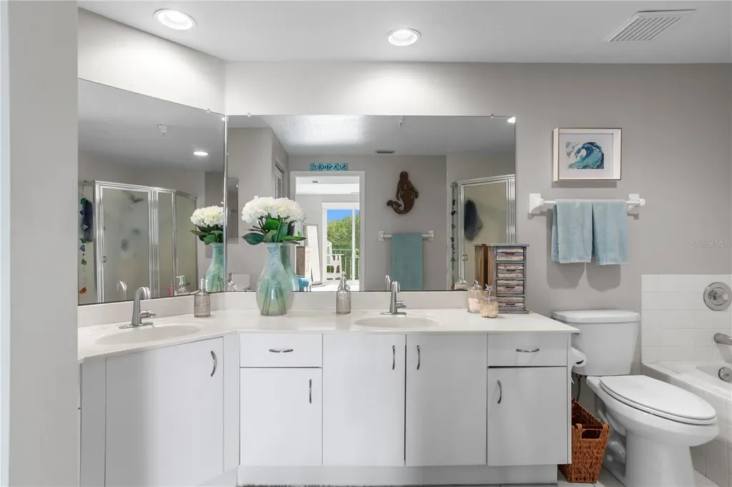 4750 Dolphin Cay Lane S St Petersburg FL 33711