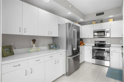 4750 Dolphin Cay Lane S St Petersburg FL 33711