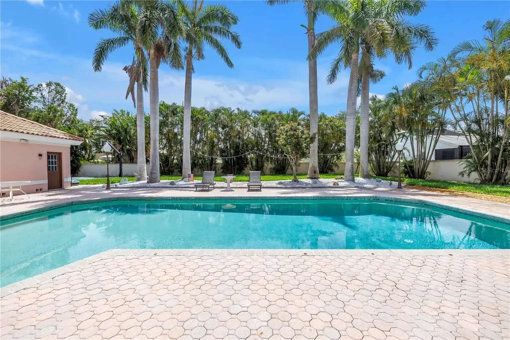 4930 Sandpiper Lane S St Petersburg FL 33711