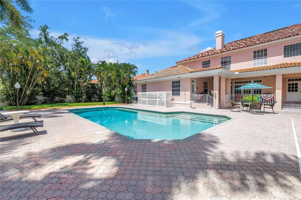 4930 Sandpiper Lane S St Petersburg FL 33711