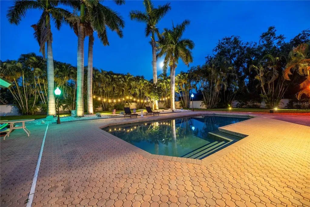 4930 Sandpiper Lane S St Petersburg FL 33711