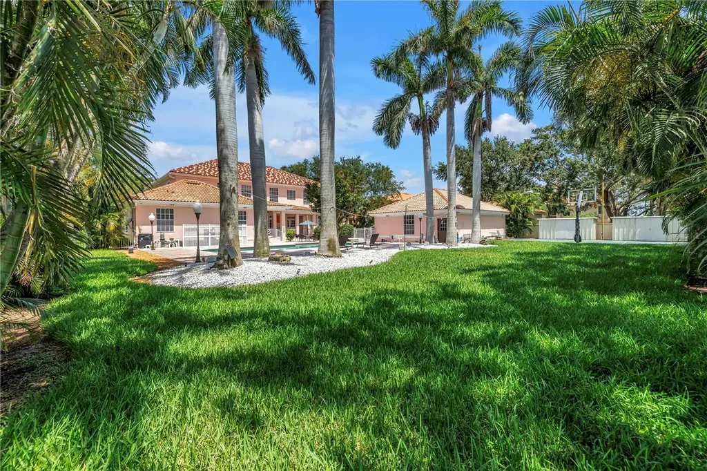 4930 Sandpiper Lane S St Petersburg FL 33711