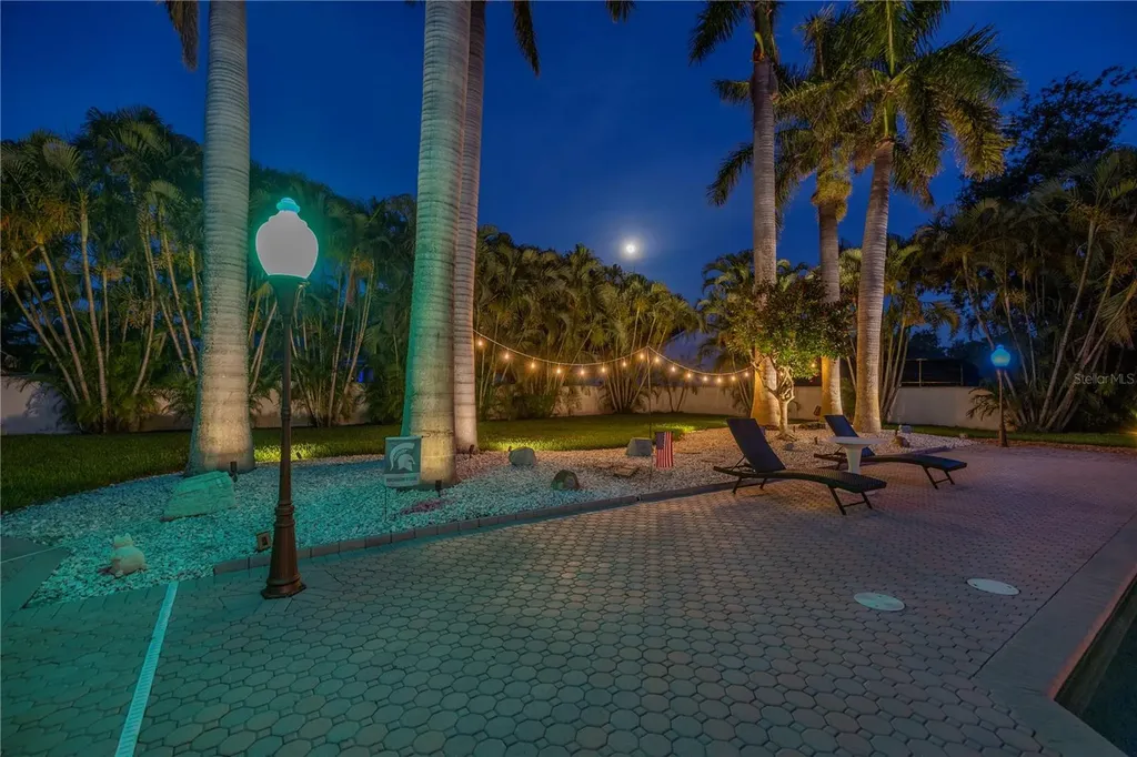 4930 Sandpiper Lane S St Petersburg FL 33711
