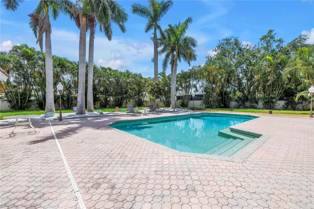 4930 Sandpiper Lane S St Petersburg FL 33711