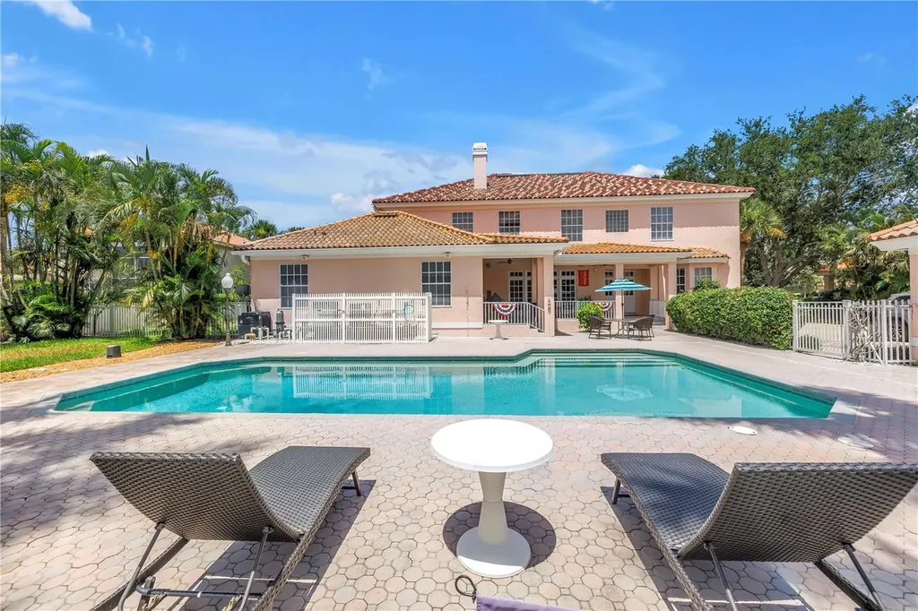 4930 Sandpiper Lane S St Petersburg FL 33711