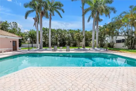 4930 Sandpiper Lane S St Petersburg FL 33711