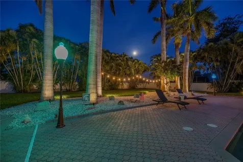 4930 Sandpiper Lane S St Petersburg FL 33711