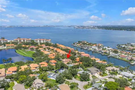 4930 Sandpiper Lane S St Petersburg FL 33711