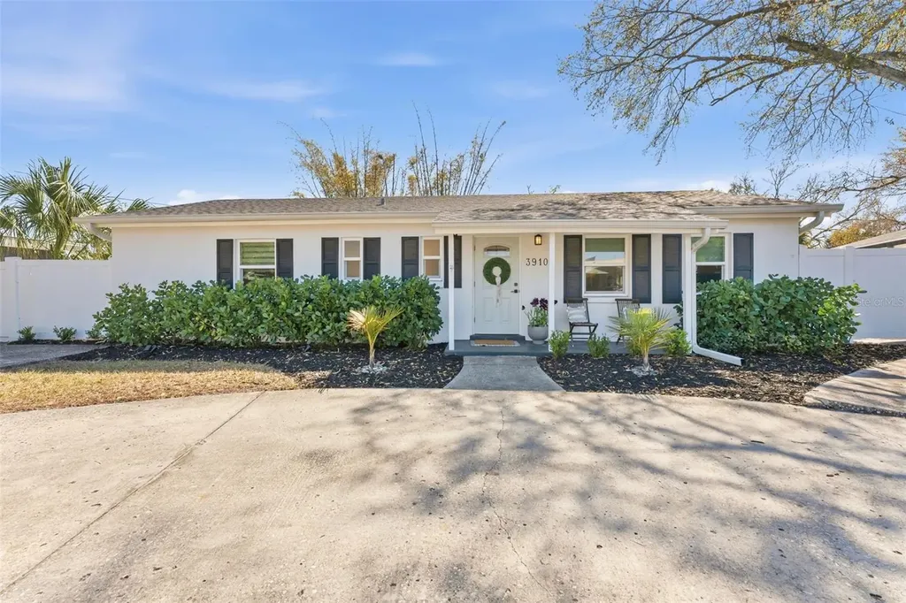 3910 W Paxton Avenue Tampa FL 33611