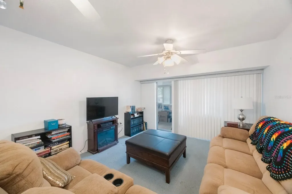 9945 47th Avenue N St Petersburg FL 33708